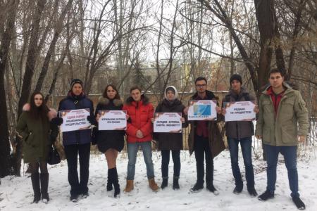 Самарские комсомольцы провели серию одиночных пикетов против передачи Курильских островов Японии