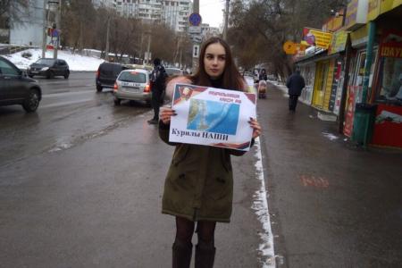 Самарские комсомольцы провели серию одиночных пикетов против передачи Курильских островов Японии