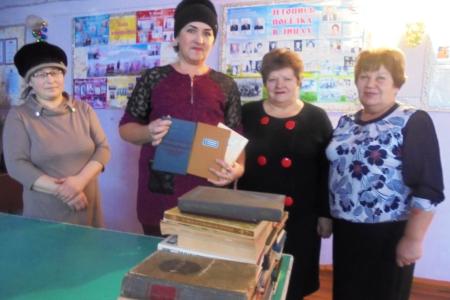 Саратовская область. Петровские депутаты-коммунисты вручили новогодние подарки многодетным семьям
