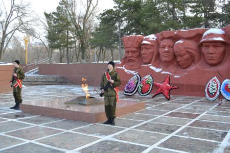 Коммунисты Калмыкии приняли участие в общественном мероприятии, посвященном Дню неизвестного солдата