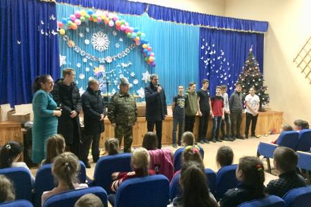 В ЛНР проходит выдача новогодней гуманитарной помощи от Коммунистической партии Российской Федерации