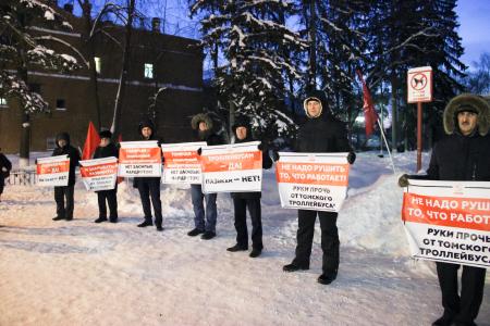 Томские коммунисты провели серию пикетов в защиту городского муниципального электротранспорта