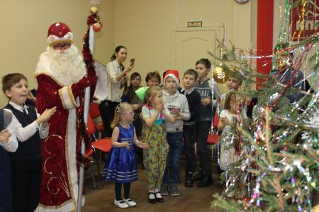 Кострома. Коммунисты провели новогодний утренник для детей