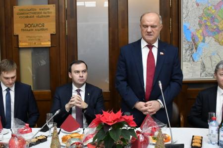Г.А. Зюганов в канун Нового года поздравил аппараты ЦК КПРФ и фракции КПРФ в Госдуме