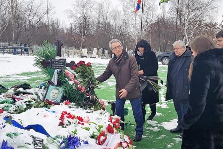 КПРФ доставила новогодние подарки детям на Донбасс