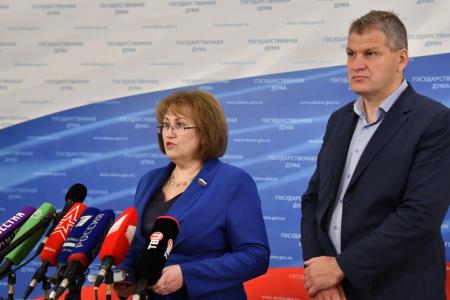 «Конституция, парламент, грузовое такси, наказание для коррупционеров». В.А. Ганзя и А.В. Куринный выступили перед журналистами в Госдуме