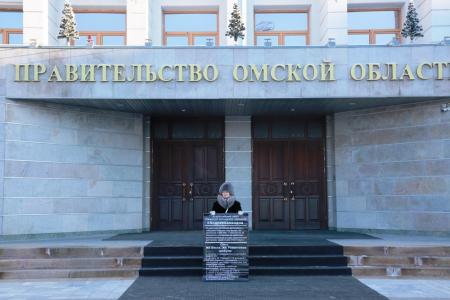 Омские дольщики провели одиночные пикеты в поддержку правозащитницы и лидера инициативной группы дольщиков Санкт-Петербурга Аллы Андреевой