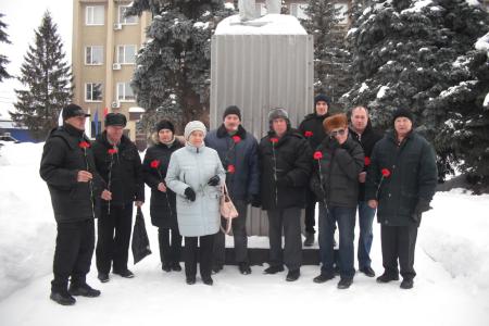 Коммунисты Тамбовской области почтили память вождя мирового пролетариата