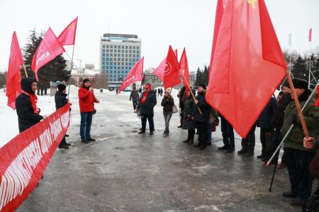 Саратовские коммунисты почтили память В.И. Ленина