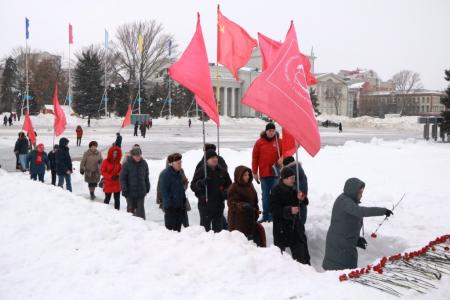Саратовские коммунисты почтили память В.И. Ленина