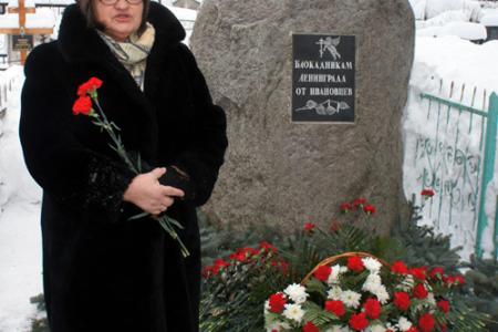 В Иваново возложили цветы к памятному камню блокадникам Ленинграда