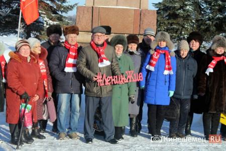 Ивановская область. Кинешемские коммунисты и пионеры провели акцию «Ленин жил! Ленин жив! Ленин будет жить!»