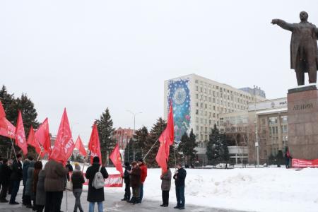 Саратовские коммунисты почтили память В.И. Ленина