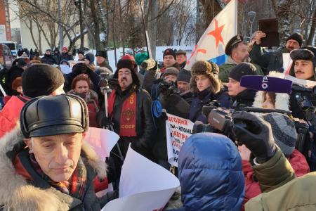 В Москве на пикете КПРФ против передачи Курил задержали депутата Госдумы и помощников