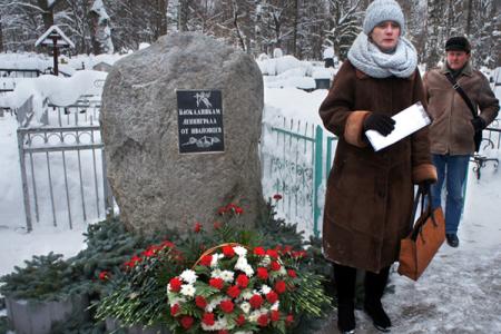 В Иваново возложили цветы к памятному камню блокадникам Ленинграда