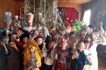 Забайкальский край. Дети из отдаленного села Чингильтуй получили подарки от Деда Мороза и депутата Госдумы В.Г. Позднякова