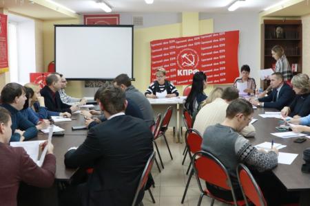 В Саратове прошел семинар-совещание депутатов-коммунистов и их помощников