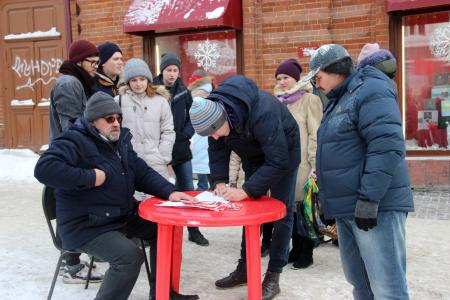 Томские коммунисты проведи «двойной» пикет против роста цен на проезд