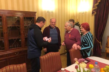 Г.А. Зюганов вручил Ж.И. Алферову Орден ЦК КПРФ в честь 100-летия Ленинского Комсомола