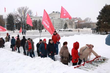 Саратовские коммунисты почтили память В.И. Ленина