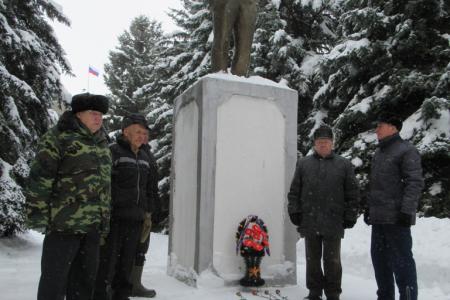 Коммунисты Тамбовской области почтили память вождя мирового пролетариата
