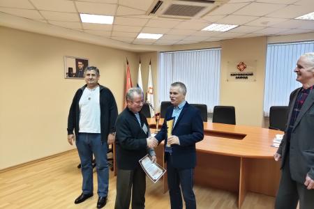 В Санкт-Петербурге депутат Сергей Пантелеев наградил лучших спортсменов и тренеров, представляющих спортивный клуб "Кировец"