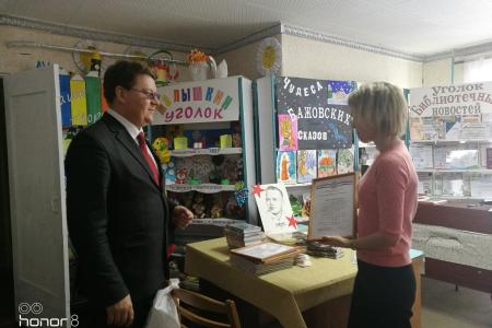 Первый секретарь Самарского ОК КПРФ Алексей Лескин наградил участников акции "ЭкоМарафон"