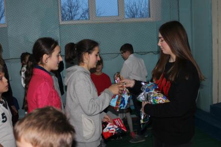 Марьяна Наумова в восемнадцатый раз посетила школы Донбасса
