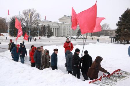 Саратовские коммунисты почтили память В.И. Ленина