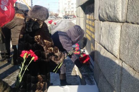 Хабаровский край. «Ленин и теперь живее всех живых. Наше знанье, сила и оружие»