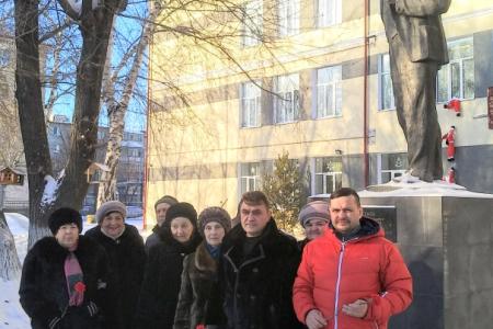 Курган. Зауральские коммунисты помнят и чтят В.И. Ленина