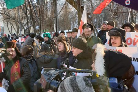 В Москве на пикете КПРФ против передачи Курил задержали депутата Госдумы и помощников