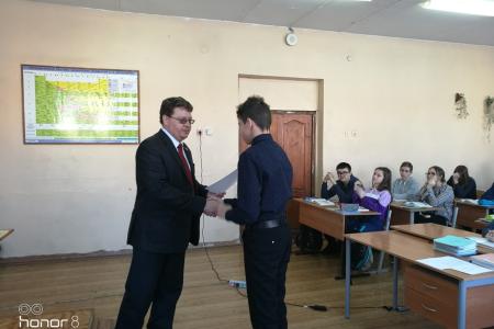 Первый секретарь Самарского обкома КПРФ Алексей Лескин в рамках реализации областного проекта «ЭкоМарафон» посетил школу №152 города Самары