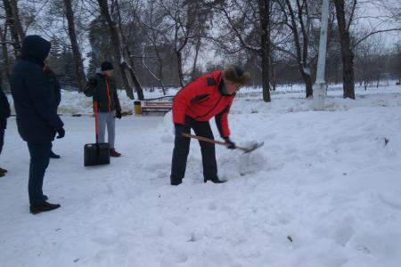 На новогодних праздниках белгородские комсомольцы привели в порядок городские памятники В.И. Ленину