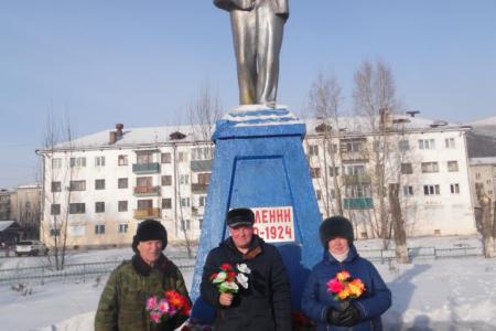 Забайкальские коммунисты в день памяти Владимира Ильича Ленина возложили цветы к его памятникам