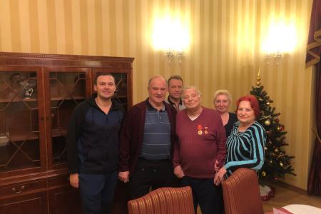 Г.А. Зюганов вручил Ж.И. Алферову Орден ЦК КПРФ в честь 100-летия Ленинского Комсомола