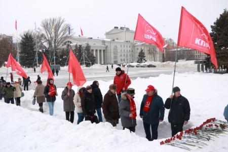 Саратовские коммунисты почтили память В.И. Ленина