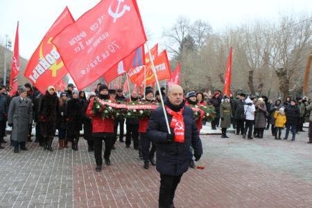 Сталинградские коммунисты отметили 76-ую годовщину Победы в Сталинградской битве 