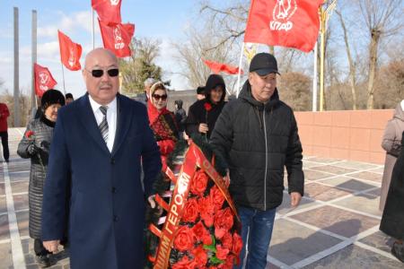 Коммунисты Калмыкии в канун 101-й годовщины со дня создания Красной Армии и Военно-Морского Флота провели ряд мероприятий
