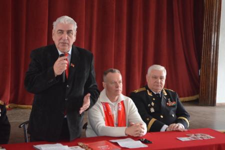 Севастопольские коммунисты отметили 101-ю годовщину создания Советской Армии и Военно-Морского Флота