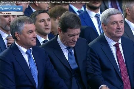 ​«Гостинно-дворовое» послание Путина: попытка выправить падающие рейтинги и угрозы заокеанскому соседу​