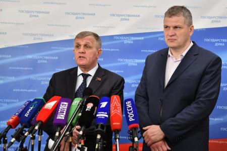 «Дерипаска, жилье, страховщики, произвол приставов». Н.В. Коломейцев и А.В. Куринный выступили перед журналистами в Госдуме