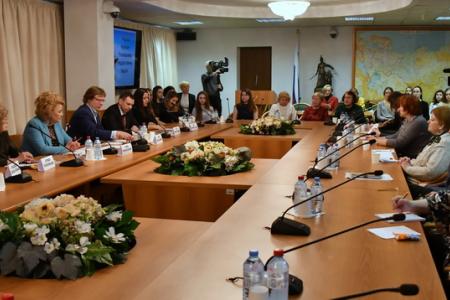 В канун 150-летия Н.К. Крупской КПРФ в Госдуме провела круглый стол «Н.К. Крупская – революционер, государственник, педагог»