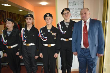 В Магадане в городской библиотеке коммунисты отметили 75-летие снятия блокады Ленинграда