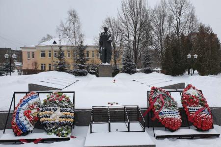 Коммунисты Ленобласти: сильная армия — залог безопасности России!