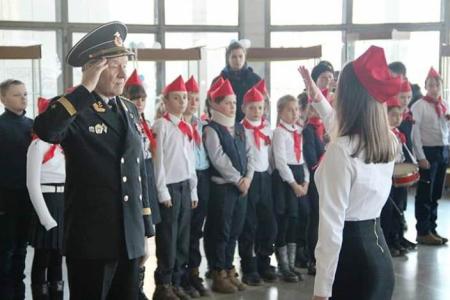 Владивосток. «Мы верны пионерскому знамени!»