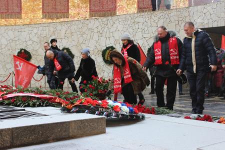 Сталинградские коммунисты отметили 76-ую годовщину Победы в Сталинградской битве 
