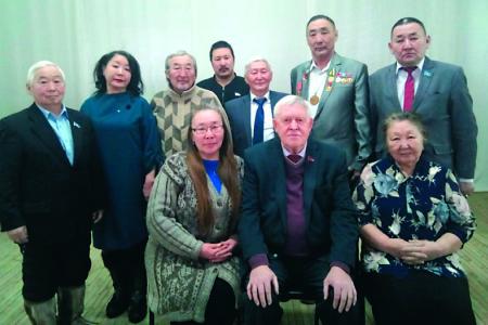 Секретари Якутского рескома КПРФ держат отчет