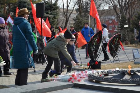 В Астрахани состоялся митинг в честь Дня Советской Армии и Военно-Морского Флота