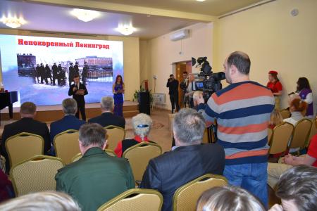 В Магадане в городской библиотеке коммунисты отметили 75-летие снятия блокады Ленинграда